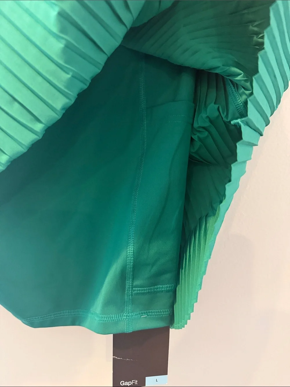 GAP Women's Pleated Skater skort— Emerald Green so hide active wear